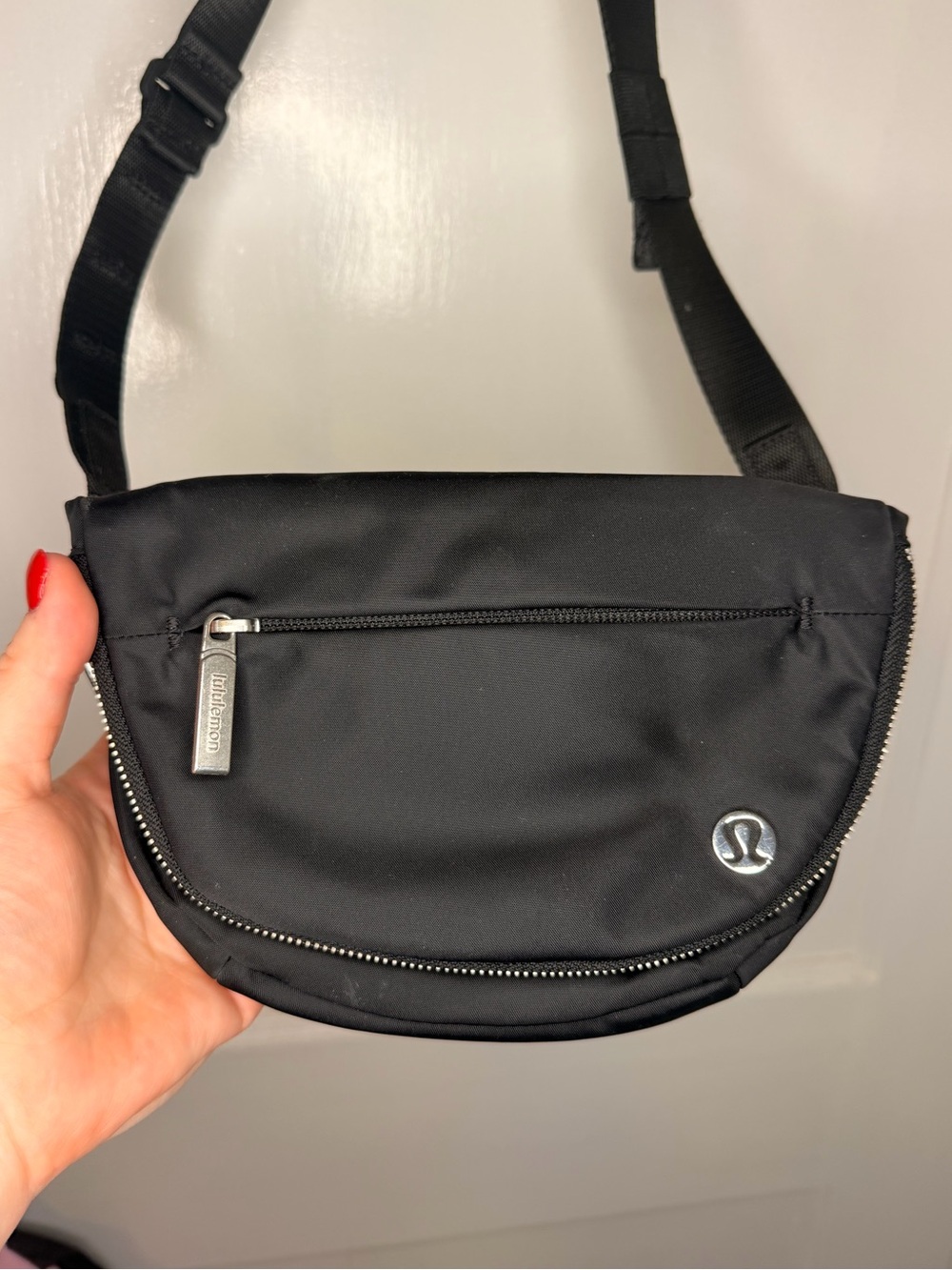 Lululemon Black Sling Crossbody Bag - all night festival bag micro 2L